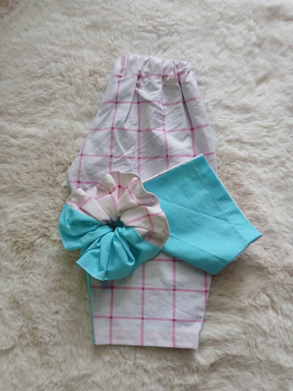 Aqua & berry grid