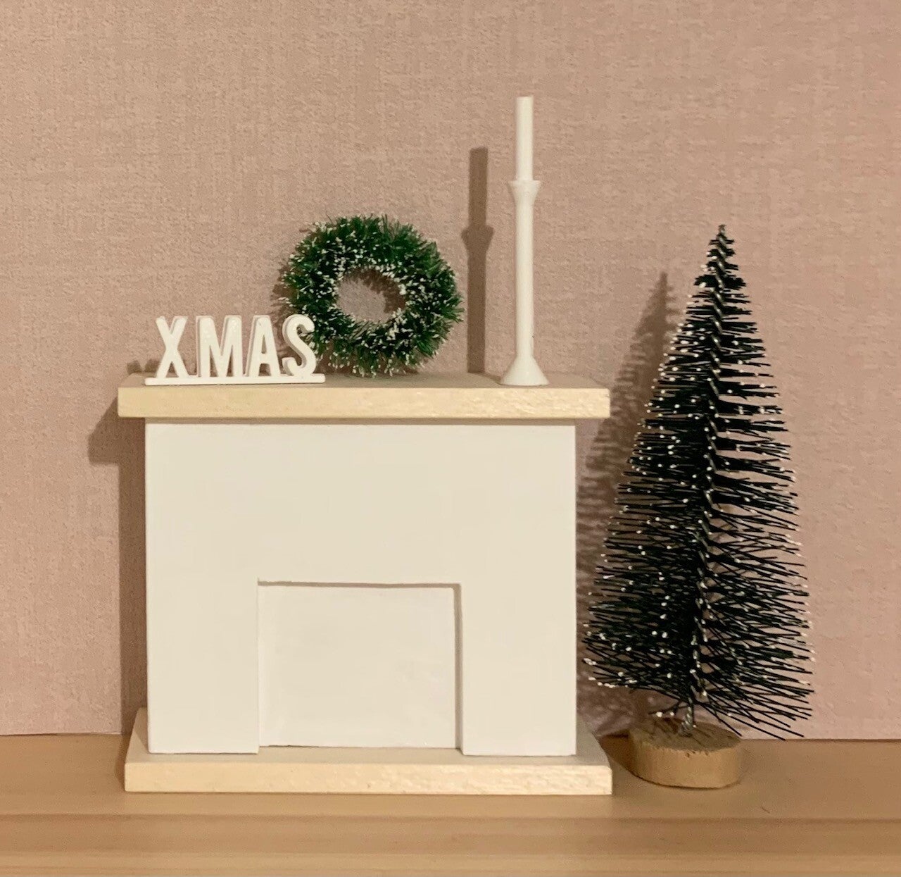 Skandinavisches Design Puppenhaus-Esszimmer aus Hol