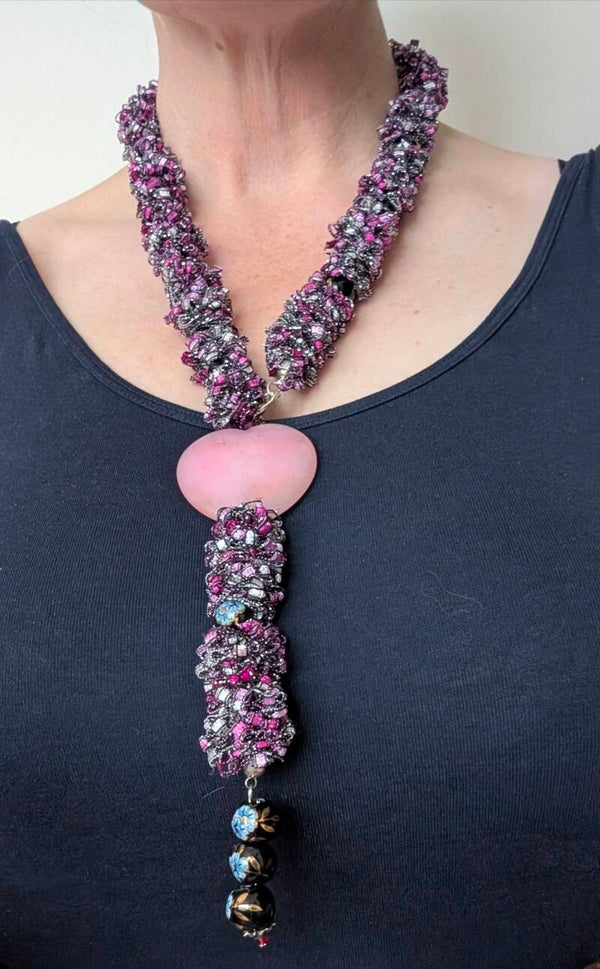 Van gedachte naar draagbaar kunstwerk - rozenkwarts