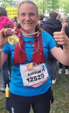 trots met mijn medaille van de Rotterdam marathon 14-4-2024