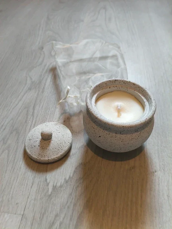 Bougie de méditation Palo Santo – fait main – artisanale – pot en jesmonite