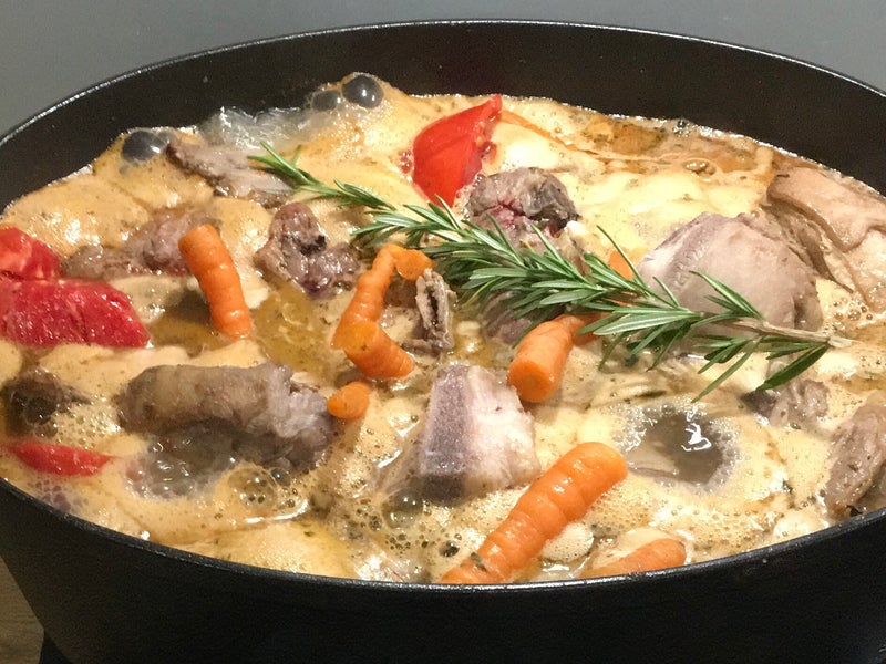 Yourte volcans, table d'hôte, ragout d'agneau