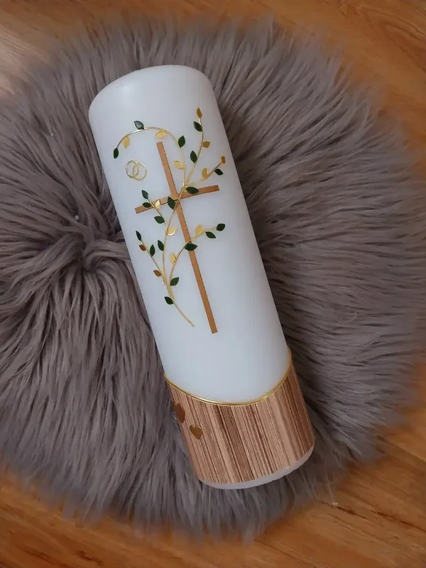 Hochzeitskerze mit Baumstamm Optik, personalisiert,,Kreuz mit Zweige''