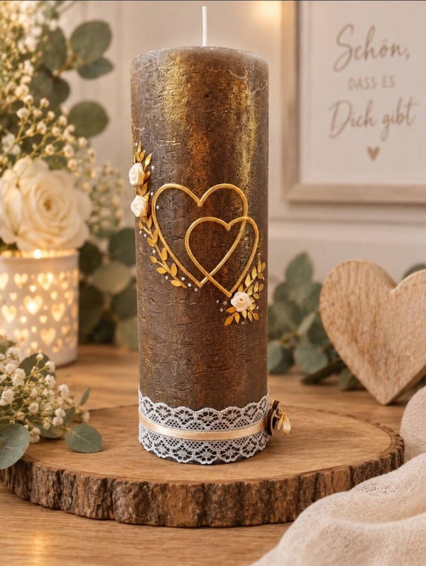Hochzeitskerze rustik braun mit gold, personalisiert mit 2 Herzen und Rosen