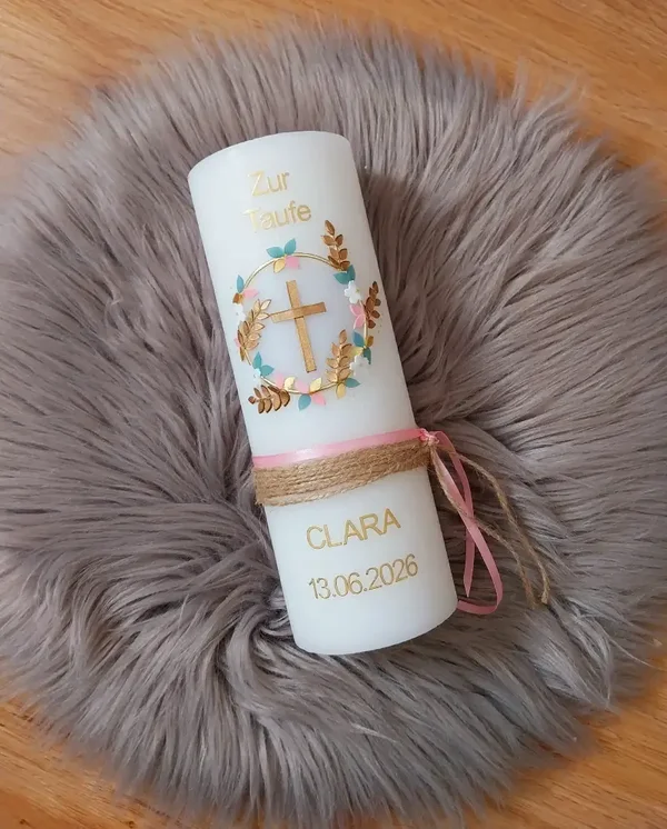 Taufkerze rustik Mädchen personalisiert,,Kranz mit Kreuz in Vintage-Design"