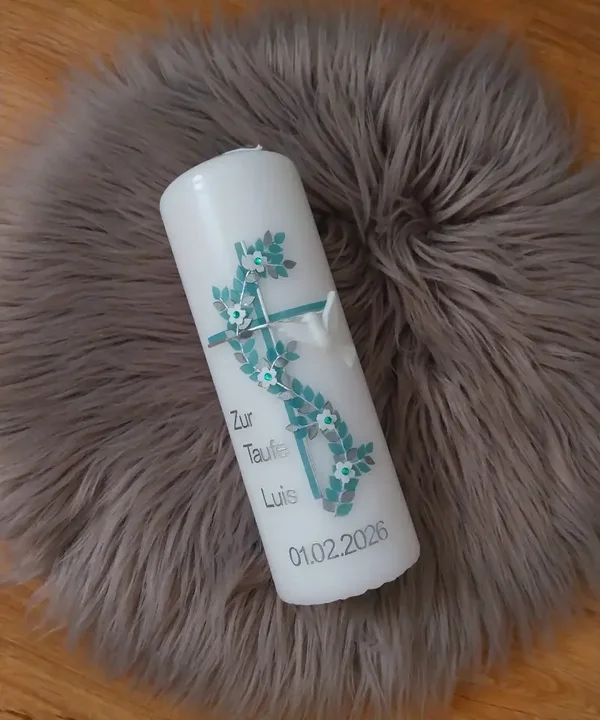 Taufkerze Junge/ Mädchen ,,jadegrünes Kreuz mit Ranke"