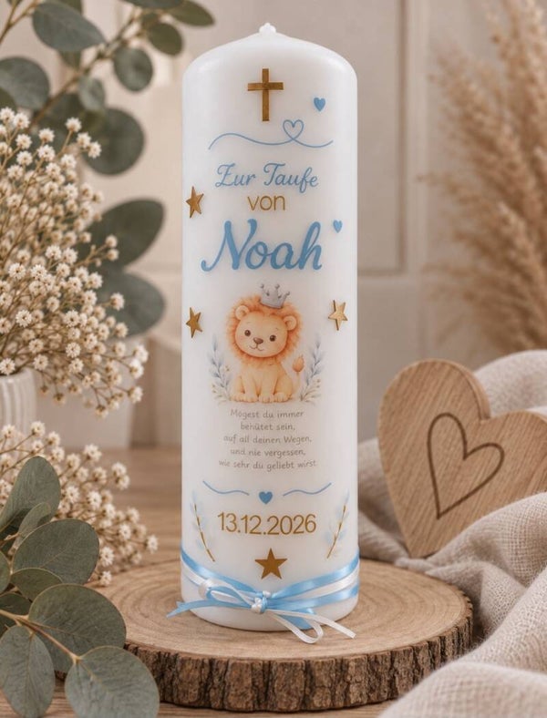 Edle Taufkerze mit Löwenmotiv in Babyblau & Naturtönen 🦁✨ Mit Taufspruch