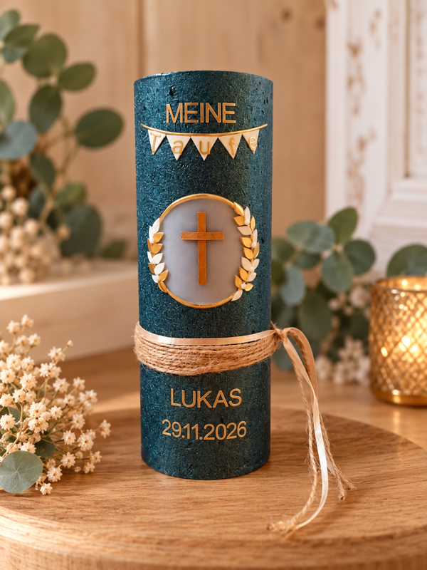 Taufkerze rustik blau metallic junge, personalisiert,,Kranz mit Kreuz und Wimpel"