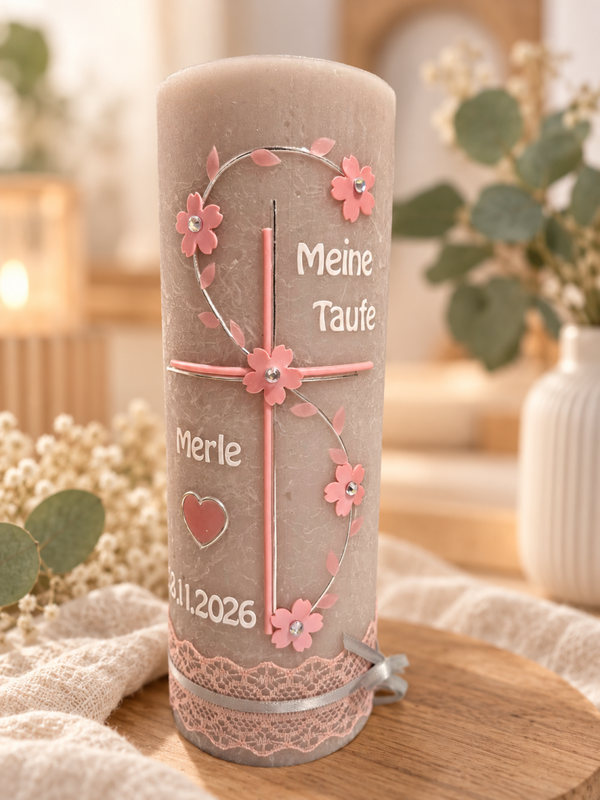 Taufkerze Rustik grau rosa personalisiert mit Spruch ,,Kreuz mit Blumen"