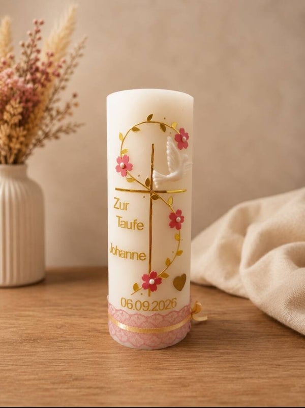 Taufkerze rustik weiss personalisiert mit goldenen Kreuz mit Blumen& Taube