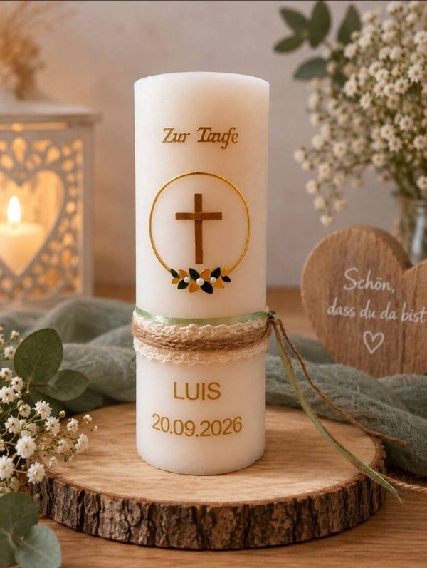 Taufkerze Rustik cremeweiss personalisiert mit Spruch ,,Kranz mit Kreuz''