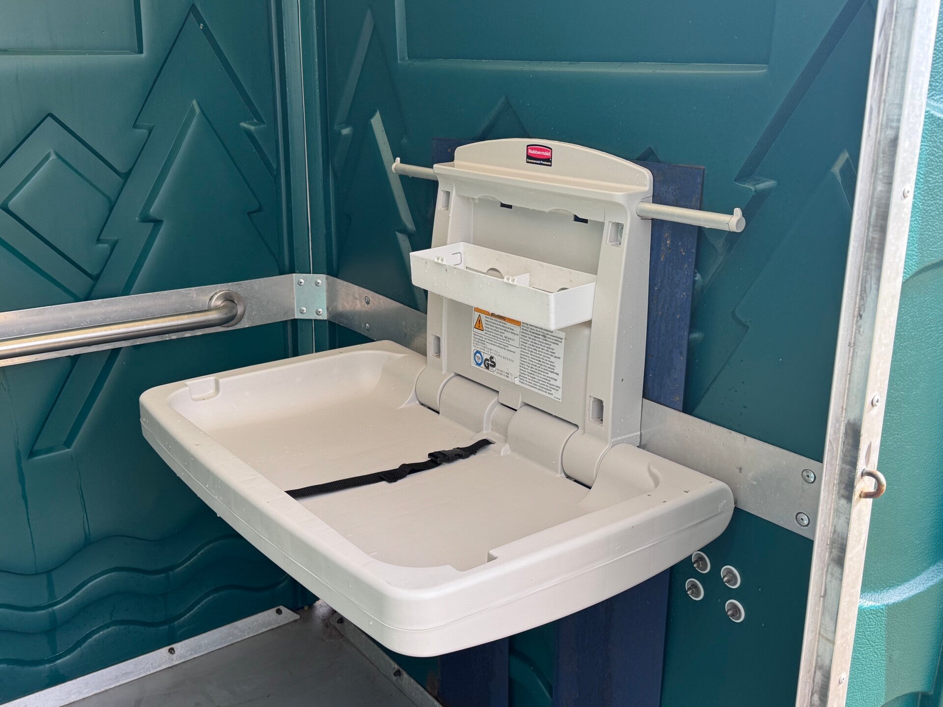 baby-changing-standard-mw1b9a.jpg