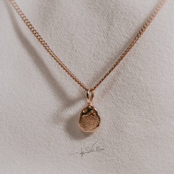 Julia's hangertje (vingerafdruk)