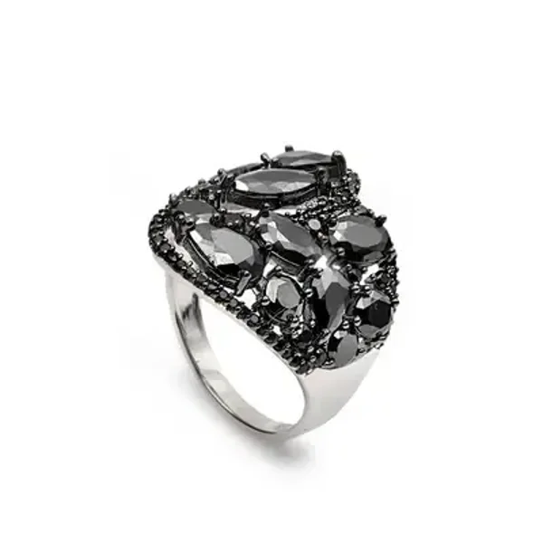 Ring met zwarte zirkonia's