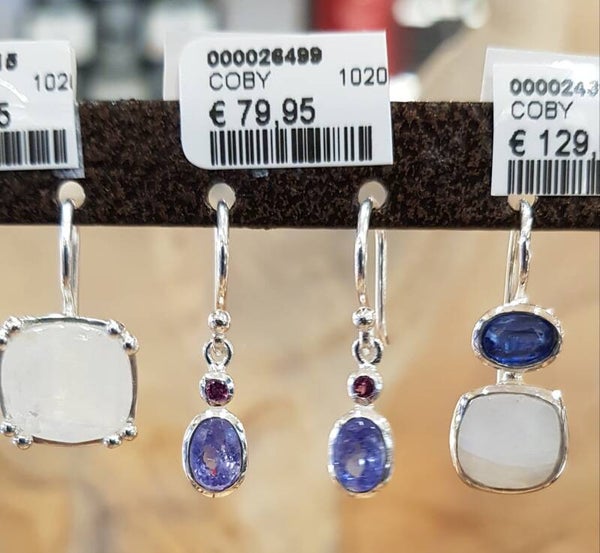 Oorhanger hessoniet, tanzaniet