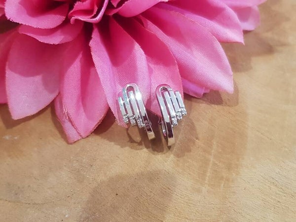 Zilveren oorringen trapeze met zirconia