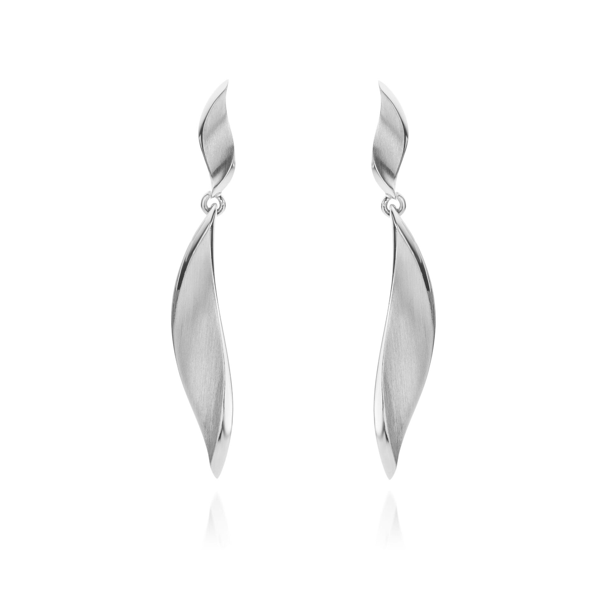 Zilveren oorhangers met gedraaide golf