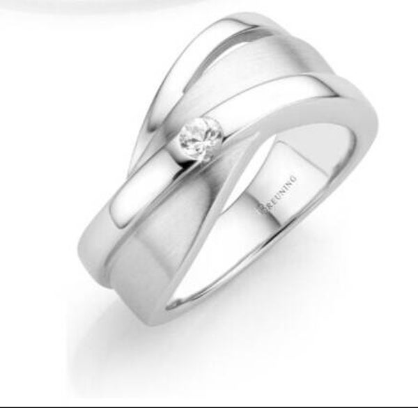 Ring wit saffier