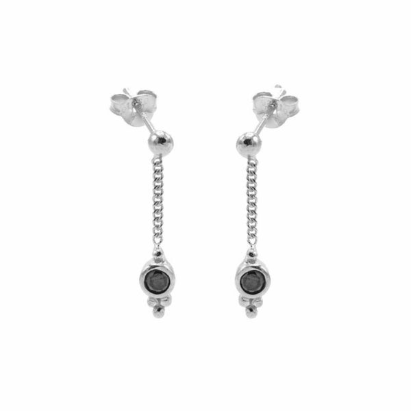 Oorknopjes met zwarte zirkonia aan ketting