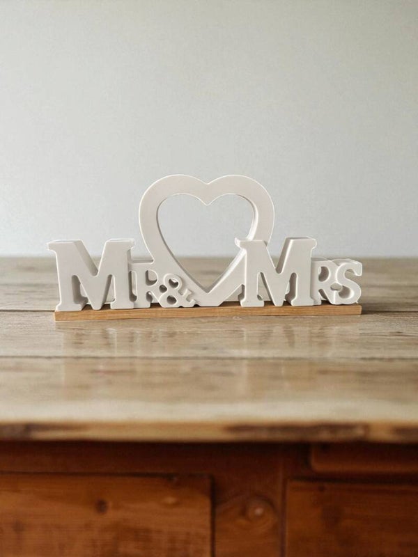 Mr. & Mrs." Schriftzug aus Gips | Handmade Hochzeitsdeko | Geschenk Hochzeitstag, Brautpaar, Tischdeko