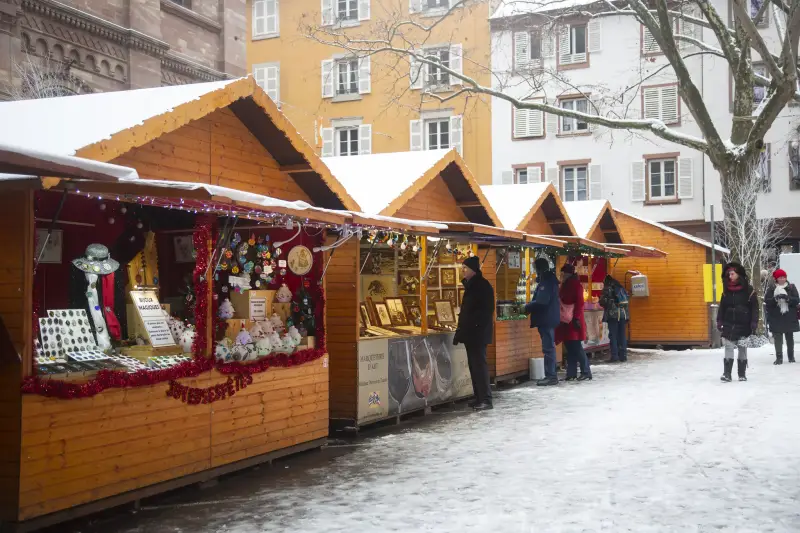 Un vrai marché de Noël sous un manteau de neige