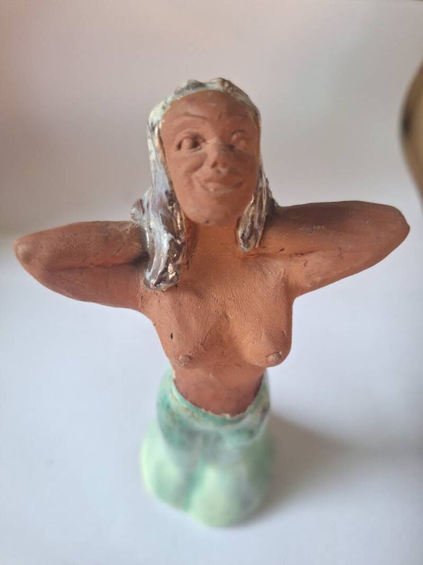 Kupittaan savi , viljo Heinonen, "naisfiguuri", Hieno kunto.