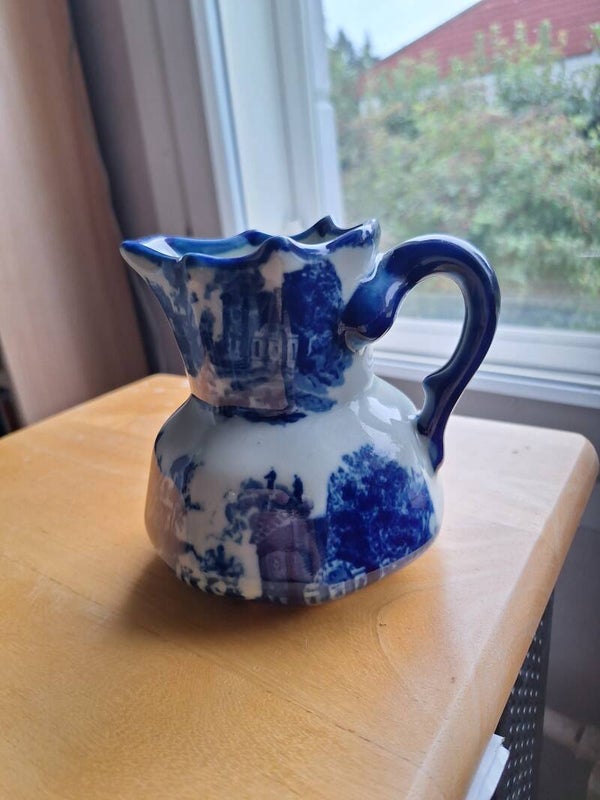 posliinikannu 11cm, Victoria ware ironstore, Kermakko?