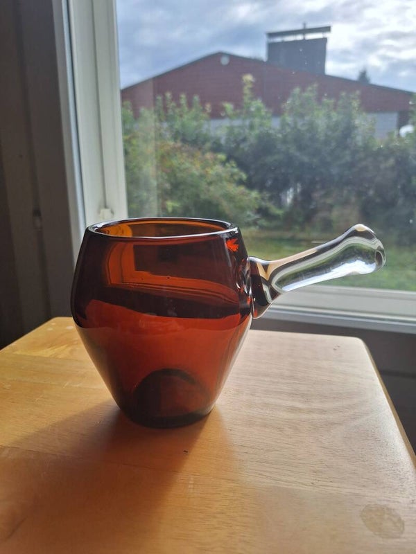 Kumela, Sarvituoppi ruskea.
