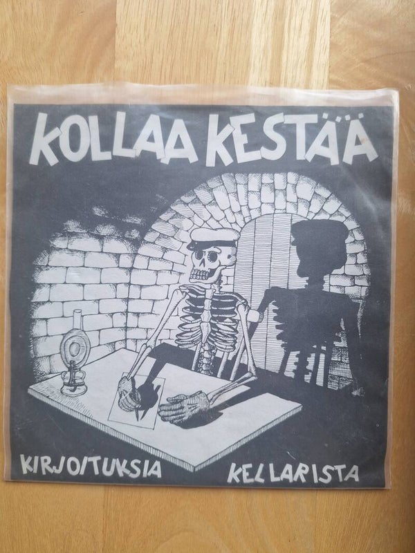 Kollaa Kestää - Kirjoituksia kellarista/kuumat raiteet. 1979. PIS 029. (VG+)