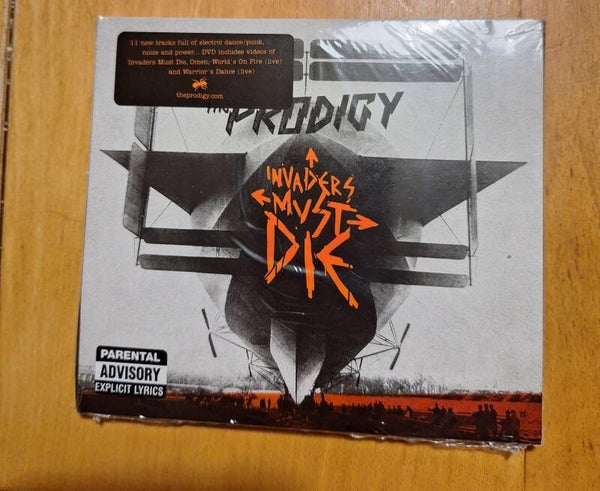 The Prodigy - Invaders must die. 2009. CD + DVD. Kuin uusi.