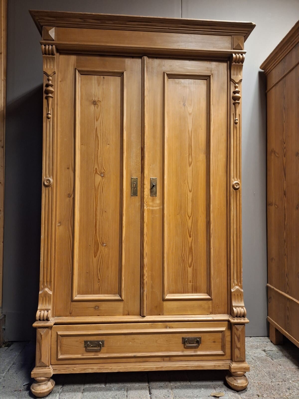 oude grenen linnenkast meidenkast