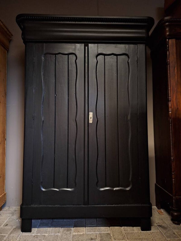 Nette zwarte biedermeier meidenkast