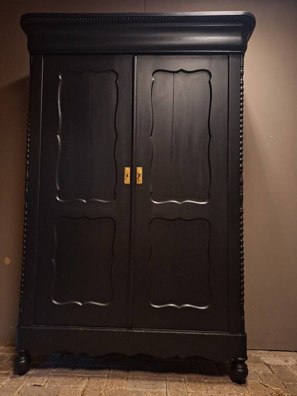 Zwarte biedermeier linnenkast