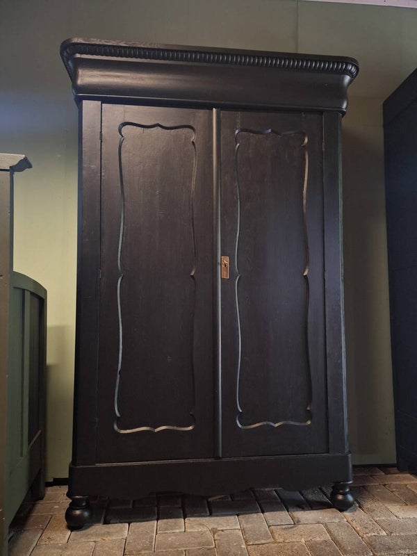 Zwarte biedermeier meidenkast