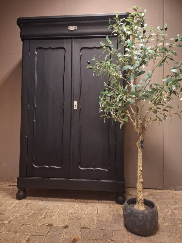 Zwarte biedermeier meidenkast