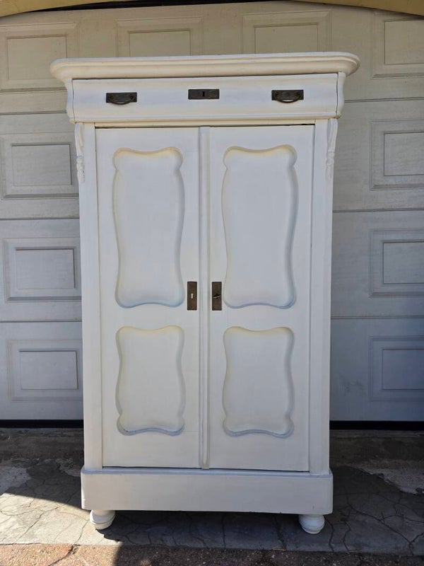 Witte biedermeier meidenkast keldingkastje
