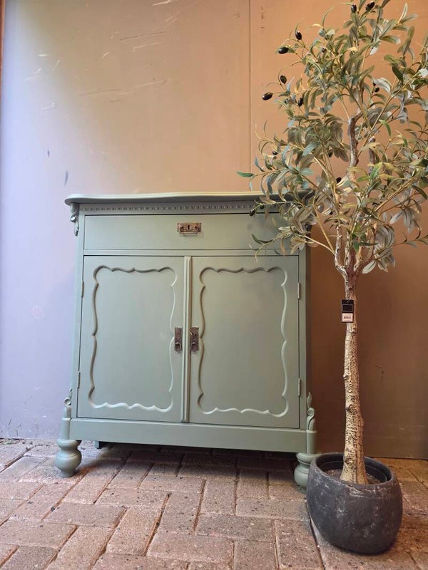 Groen biedermeier meidenkastje dressoir
