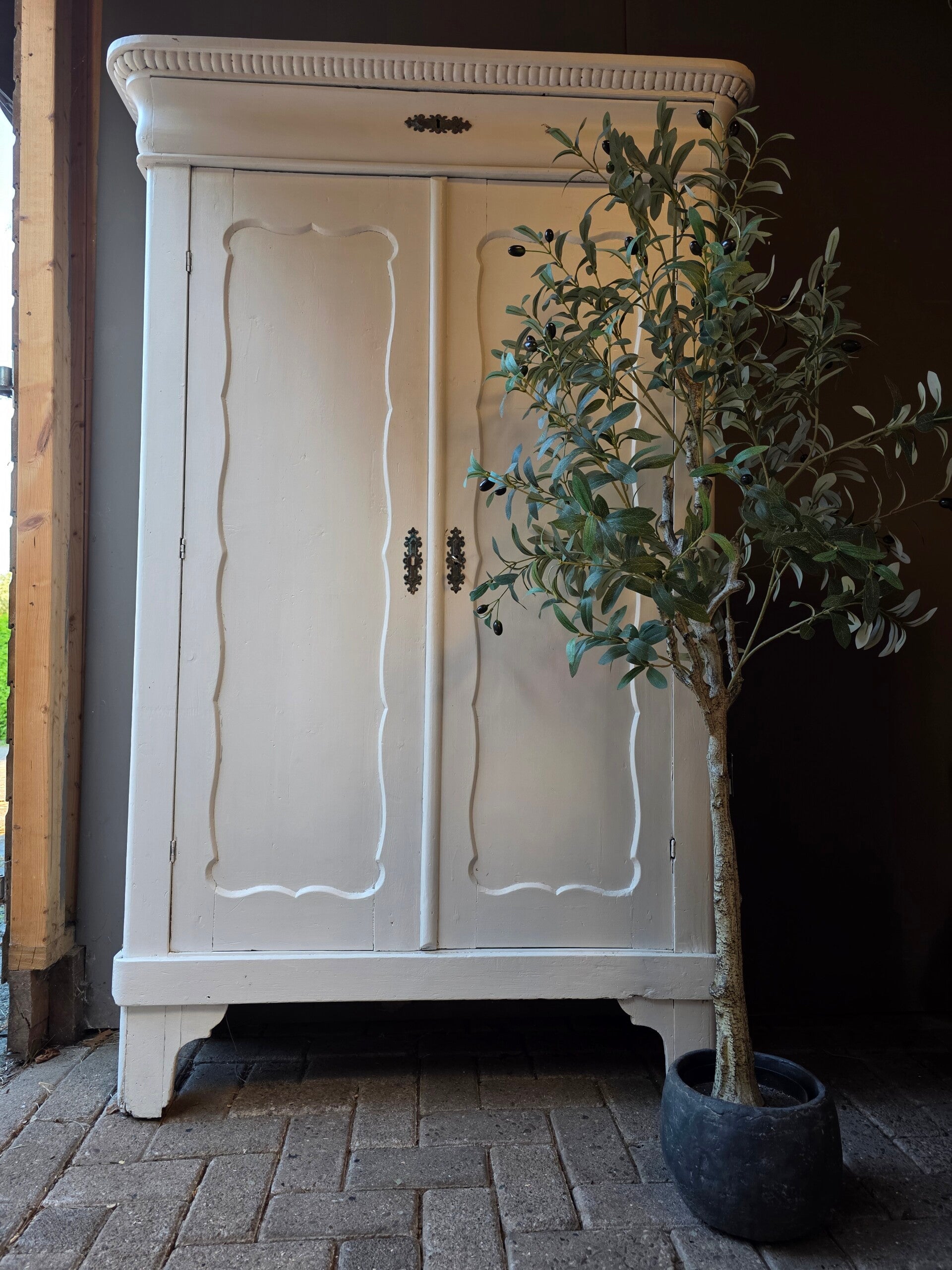 Witte biedermeier meidenkast kledingkast