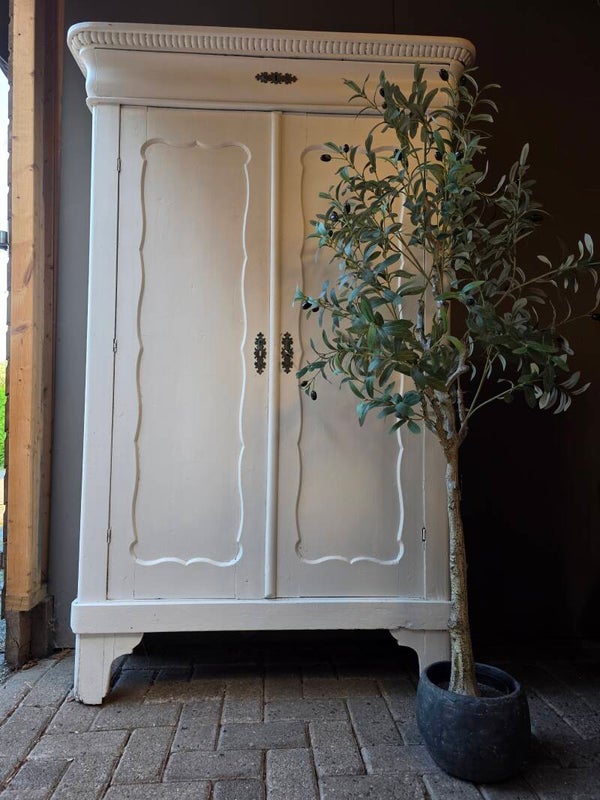 Witte biedermeier meidenkast kledingkast