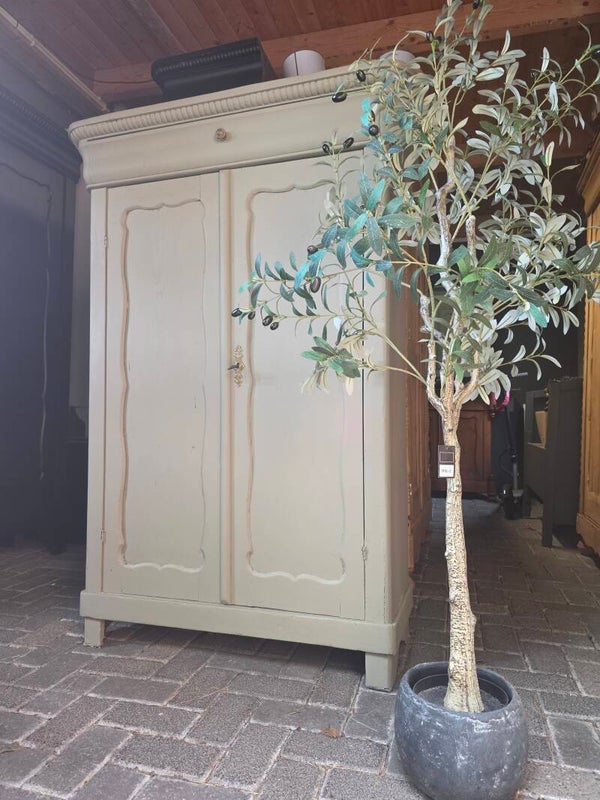 Groene biedermeier meidenkastje