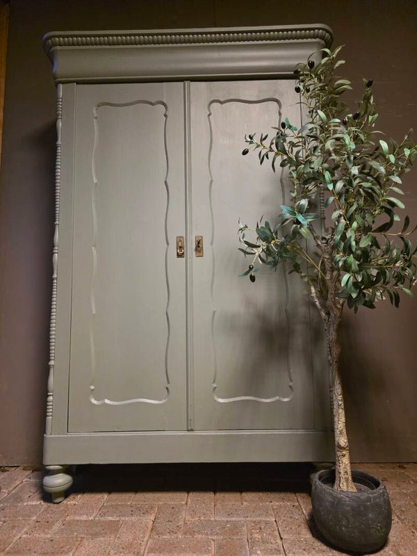 Lichtgroene biedermeier meidenkast kledingkast
