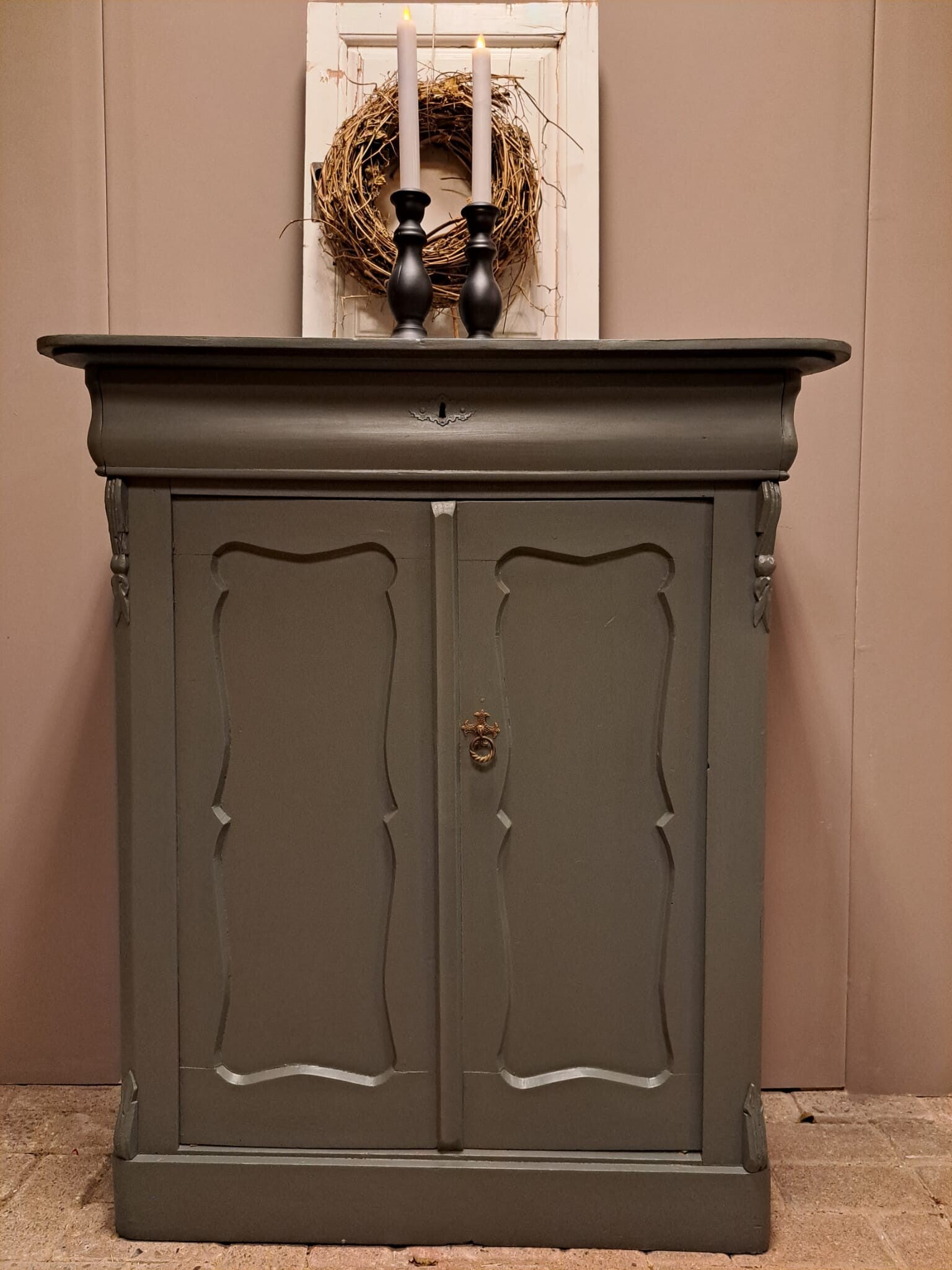 Oud groen biedermeier meidenkastje