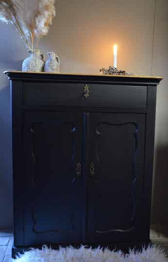 Oud zwart Biedermeier meidenkastje