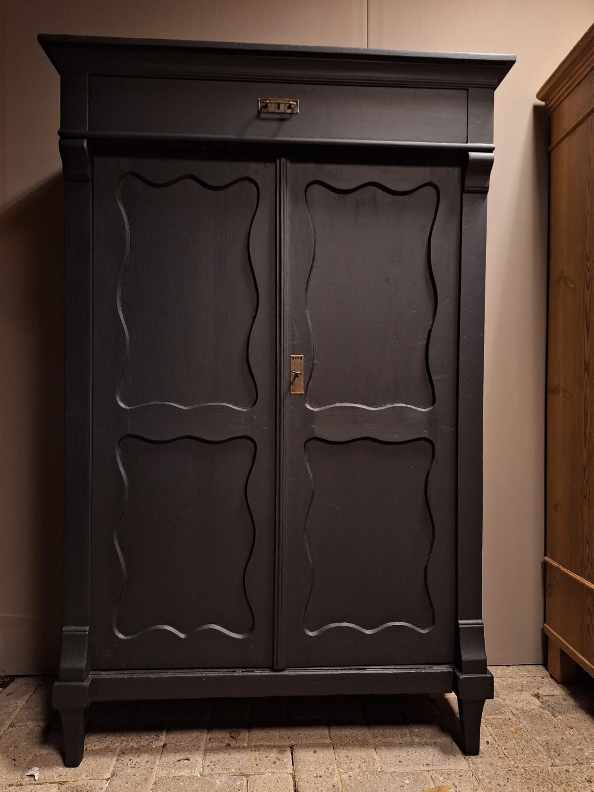 biedermeier meidenkast zwart