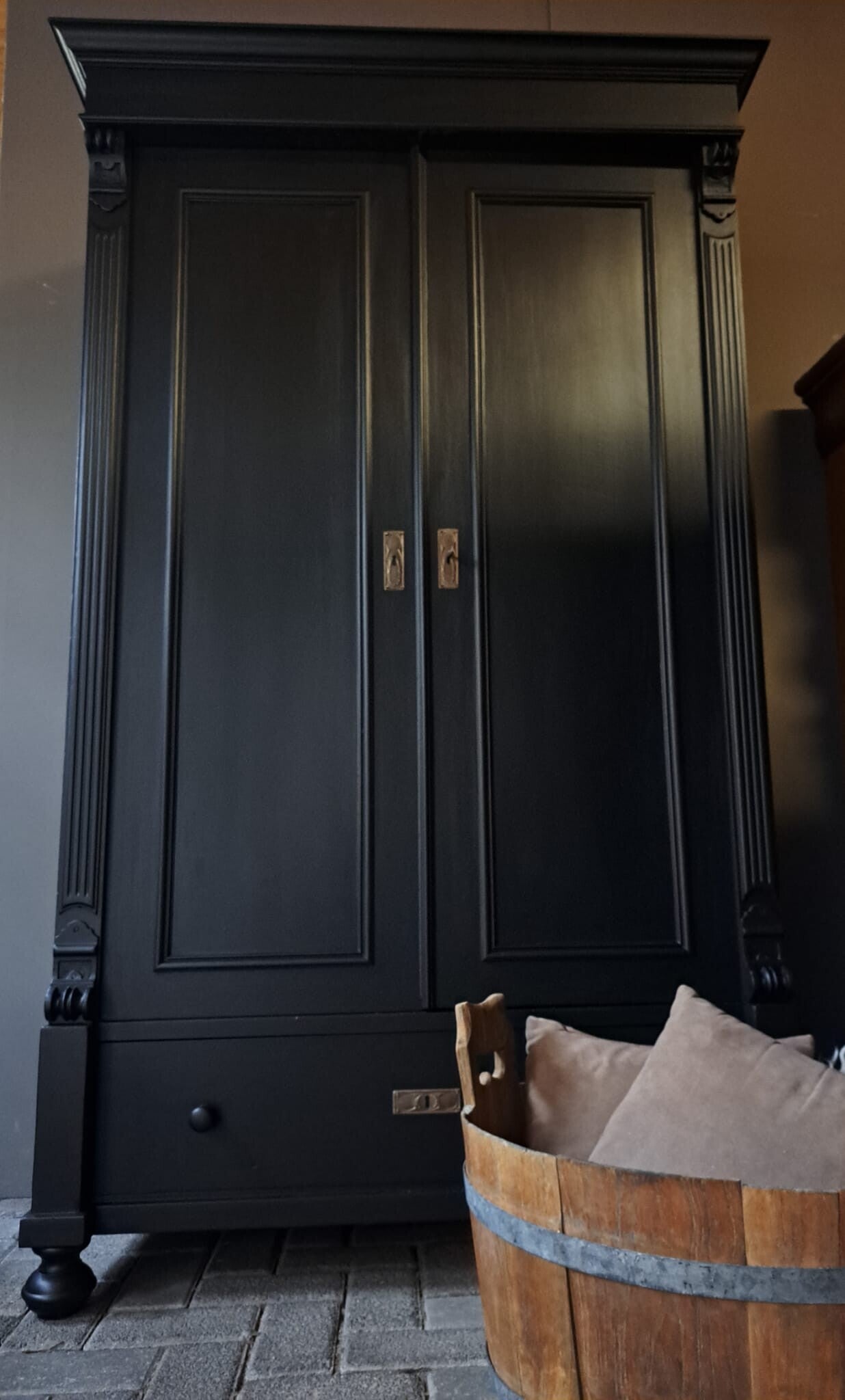 Zwarte meidenkast/Linnenkast