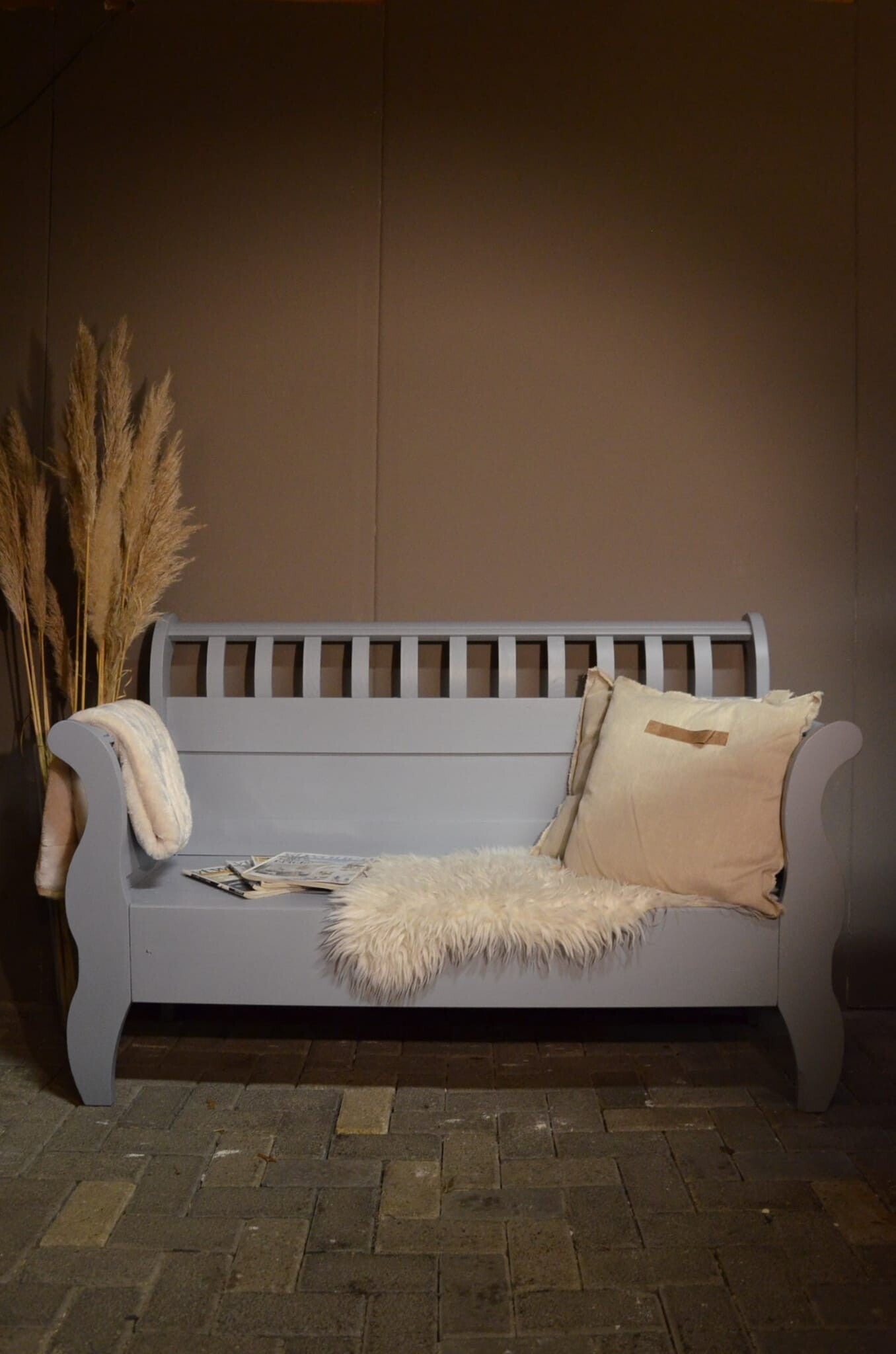 Oud bankje lichtblauw