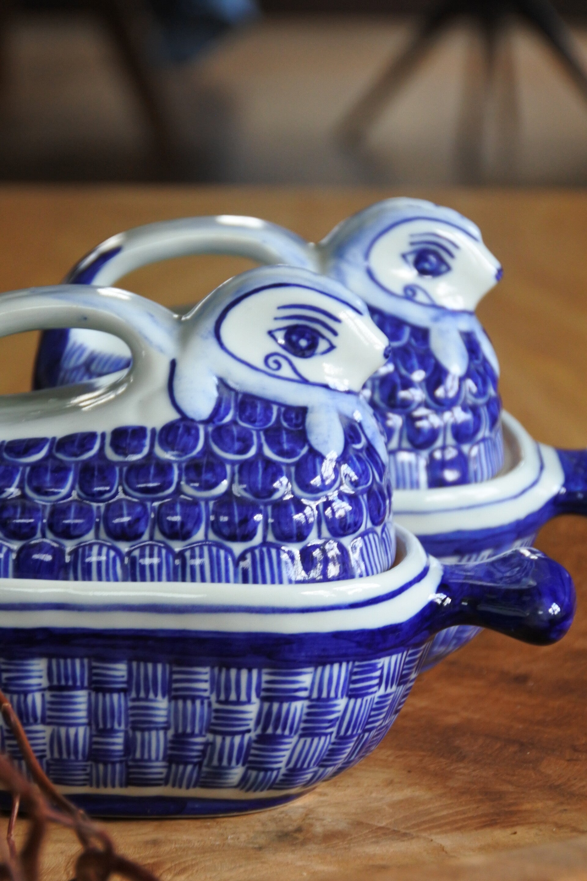 Vintage deksel schaaltje met wit met blauw beschilderd decor