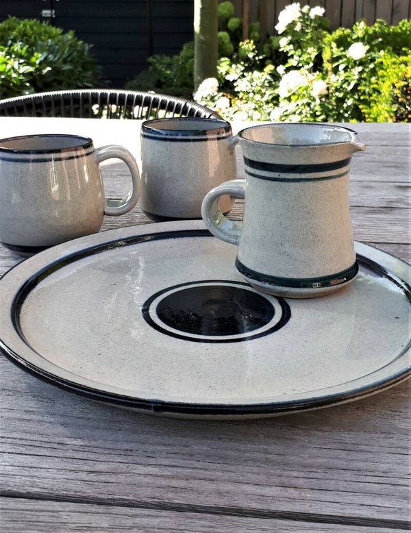 Vintage koffieset in scandinavische stijl