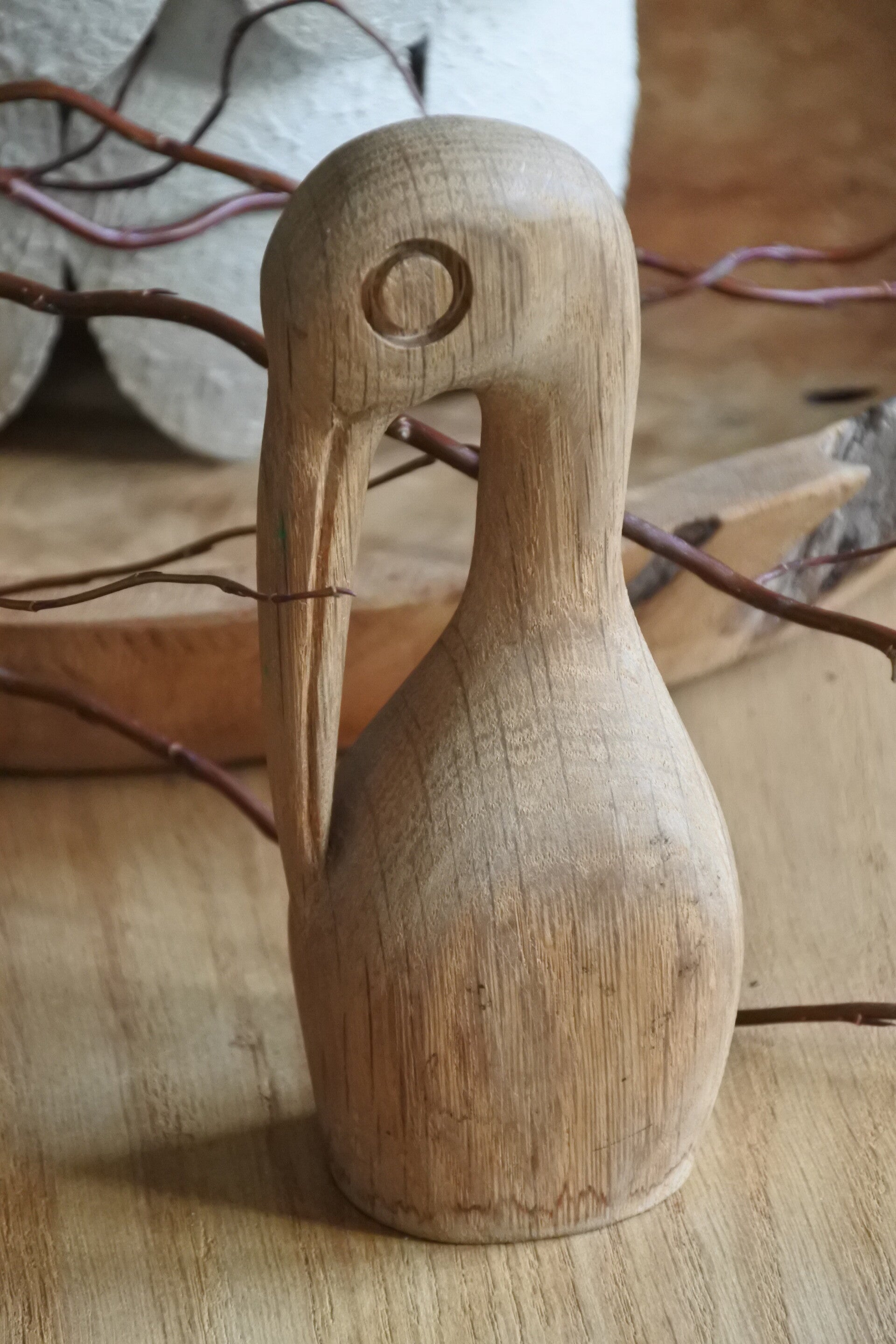 Vintage Scandinavisch houten beeldje van een sierlijke vogel