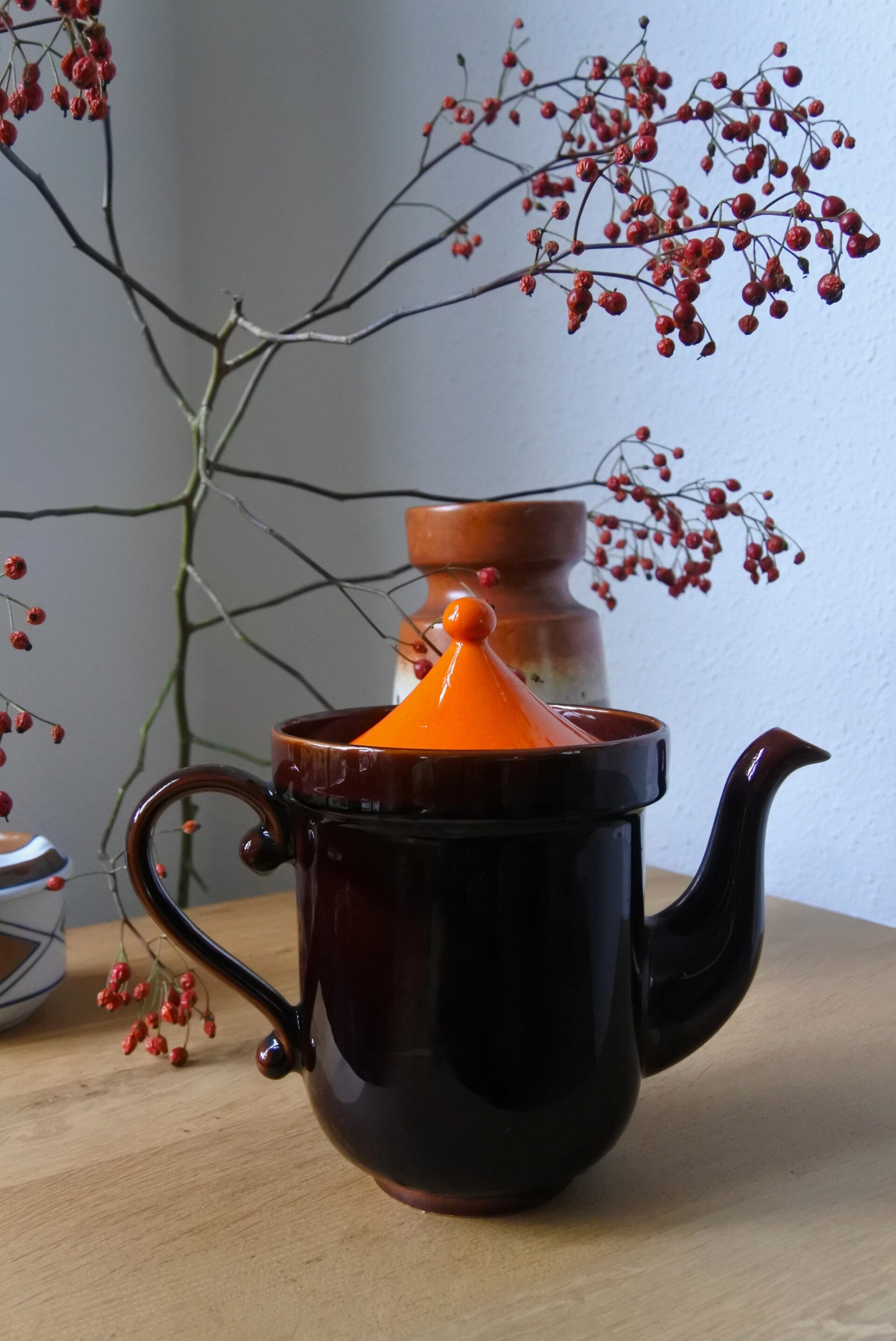 Vintage Potterie De Driehoek Huizen theepot 'Laren' design Cor van Tricht